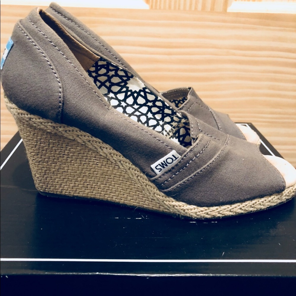 “Toms” peep toe wedge. Grey canvas
